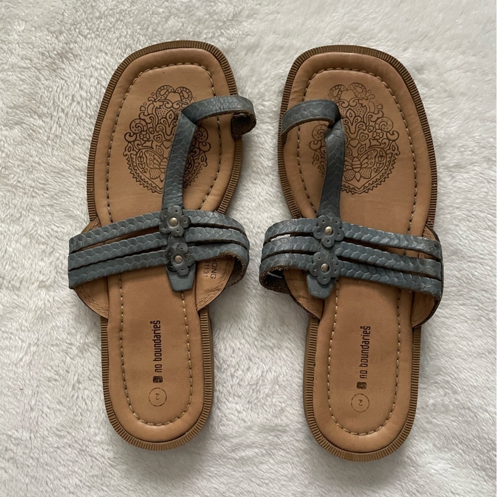 No Boundaries Tan and Gray Sandals Girls size 2